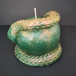 SALE -30% (Code: NEUEABENTEUER) | Handgegossene Kerze Apfel mit Schlange – einzigartiges Unikat aus recyceltem Wachs