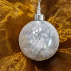 Satinierte Weihnachtskugel befüllt mit Girlande und Glitter auf der Innenseite, B-WARE!!!