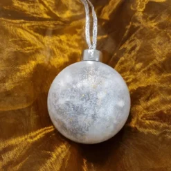 Satinierte Weihnachtskugel befüllt mit Girlande und Glitter auf der Innenseite, B-WARE!!!