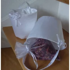 Satinkörbchen für Blumenkinder zum Rosenblätterstreuen Hochzeit