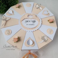 Schachteltorte mit Eheringen, Perlenschleifen, Herzen & Rosen in APRICOT-WEISS - Hochzeitsgeschenk