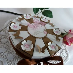 Schachteltorte/Geburtstagstorte in creme/braun 23 cm Ø