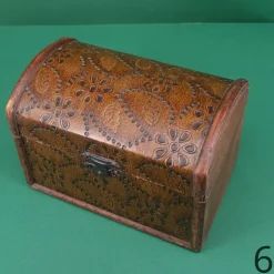 Schatztruhe, Holztruhe mit verschiedenen Mustern