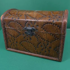 Schatztruhe, Holztruhe mit verschiedenen Mustern