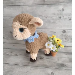 Schäfchen Berta – handgehäkeltes Amigurumi Schaf – Kuscheltier aus Plüschgarn – ca. 22 cm – Handmade