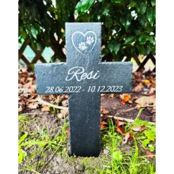 Schieferkreuz 30x20cm personalisiert mit Wunschgravur – Gedenkkreuz & Grabschmuck für Urnengrab, Baumgrab, Grabkreuz