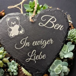 Schieferplatte Herz, Grabschmuck personalisiert, Gedenktafel, Bärchen mit Herz