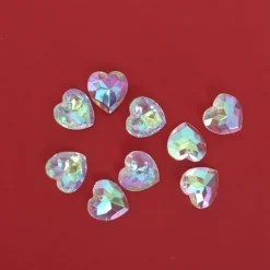 Schimmernde Kristallherzen mit einem kleinen Loch, vielseitige Deko