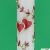 Schlanke Hochzeitskerze mit goldumrahmten roten Herzen und Blattranke, personalisierbar, ideale Hochzeitsdeko