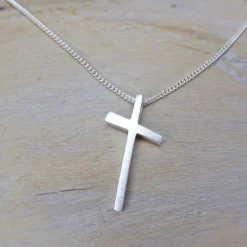 Schlichtes Kreuz  "Silanus" Silber 925 mit Lederband oder Kette, puristisches Silberkreuz zur Kommunion, Konfirmation