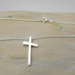 Schlichtes Kreuz  "Silanus" Silber 925 mit Lederband oder Kette, puristisches Silberkreuz zur Kommunion, Konfirmation