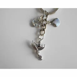 Schlüsselanhänger Angler im Boot – Versilberter Anhänger mit Anker und Fisch