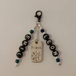 Schlüsselanhänger „Friends“ personalisierbare Namen – Geschenk für Kinder & Freund(in)