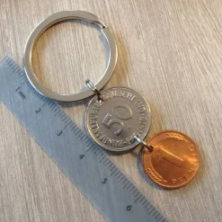 Schlüsselanhänger mit Glückspfennig zum 50. Geburtstag / 1976