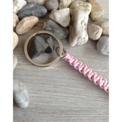 Schlüsselanhänger mit Kreuz, Fisch und bunten Perlen