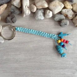 Schlüsselanhänger mit Kreuz, Fisch und bunten Perlen