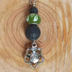 Schlüsselanhänger/Taschenbaumler -zum Beduften- schw. Lavaperlen, Glas-Modulperle und Anhänger ''Blume/Smiley