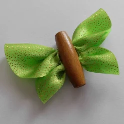 Schmetterlinge aus Stoff in sechs verschiedenen Farben mit Körper aus Holz