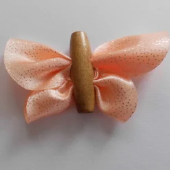 Schmetterlinge aus Stoff in sechs verschiedenen Farben mit Körper aus Holz