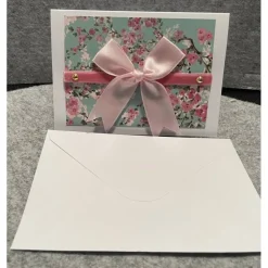 Schöne Karte, Blumen, mit Band/Schleife, Handarbeit mit Umschlag