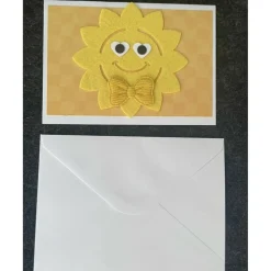 Schöne Karte mit lachender Sonne, Handarbeit mit Umschlag