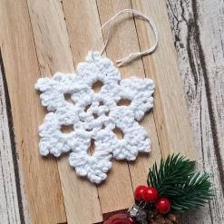 Schneeflocke und Stern, gehäkelt ~ Baumschmuck Weihnachten ~ Geschenkanhänger ~ Deko