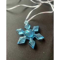 Schneeflocken aus Resin Gießharz hellblau