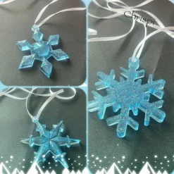 Schneeflocken aus Resin Gießharz hellblau