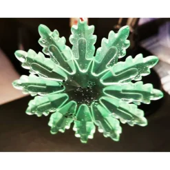 Schneestern "Waldzauber" – Grüner Weihnachtsanhänger mit funkelnden Akzenten