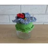 Schönes Glas mit Schraubverschluss, gehäkelter Blume und Marienkäfer (blau)