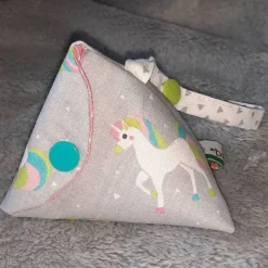 Schnullertasche mit Druckknopf, Pyramidentasche