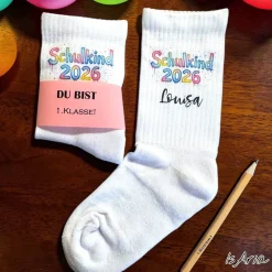 Schulkind 2026 Socken, Wasserfarben Stil, Tennissocken, Personalisierbar, Strümpfe, Geschenkidee Einschulung