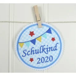 Schulkind Button Applikation Bügelbild zur Einschulung – Blau Türkis Kariert, ca. 9,5 cm, Aufnäher Unikat