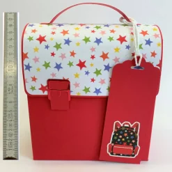 Schulranzen Schultasche aus Karton – Handgemachte Geschenkverpackung zur Einschulung (14,5 x 16 x 7,5 cm)