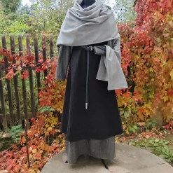 Schultertuch hellgrau kariert für Wikinger, Mittelalter oder im Alltag, Toraxacum