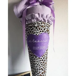 Schultüte aus Musselin Leomuster mit flieder 70cm