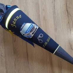 Schultüte aus Stoff bestickt mit Polizeiwagen, Namen und Datum 70cm Rohling