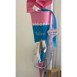 Schultüte aus Stoff bestickt mit einem Pferd 3D, Namen und Datum 70cm Rohling