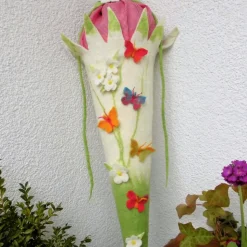 Schultüte gefilzt mit bunten Schmetterlingen