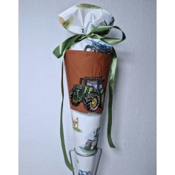 Schultüte Traktor personalisierbar – Zuckertüte Trecker mit Name, 70 cm, bestickt