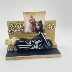 Schutzengel Motorrad – Personalisiertes Geldgeschenk & Aufsteller für Biker aus Holz