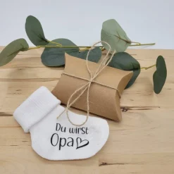 Schwangerschaft verkünden - Babysocke mit Geschenkverpackung - personalisierbar