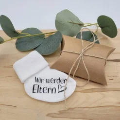 Schwangerschaft verkünden - Babysocke mit Geschenkverpackung - personalisierbar