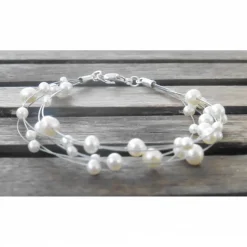 Schwebende Perlen auf leichtem Draht mit Silberschloß, zarter Schmuck, Hochzeitsschmuck