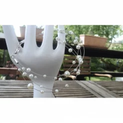 Schwebende Perlen auf leichtem Draht mit Silberschloß, zarter Schmuck, Hochzeitsschmuck