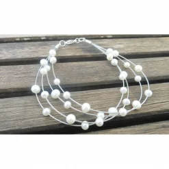 Schwebende Perlen auf leichtem Draht mit Silberschloß, zarter Schmuck, Hochzeitsschmuck