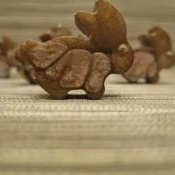 Süße kleine Hasen aus Epoxidharz, 6er Set. Dekoration für den Tisch usw.