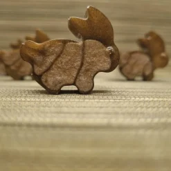 Süße kleine Hasen aus Epoxidharz, 6er Set. Dekoration für den Tisch usw.