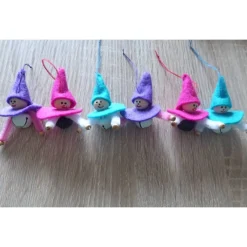 sechs kleine Filzwichtel mit Glöckchen - (2x türkis-weiß + 2x pink-weiß-schwarz + 2x lila-rosa-weiß)