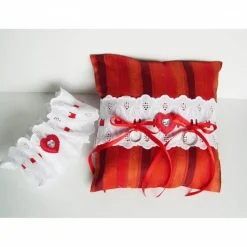 Seiden-Ringkissen, Ringkissen Seide mit Spitze, Satinbänder, Handarbeit, Ringkissen-Hochzeit, Ringkissen mint, Ringkissen Wildseide + Spitze